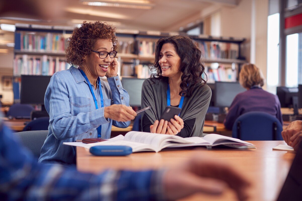 accredited online colleges paralegal degree