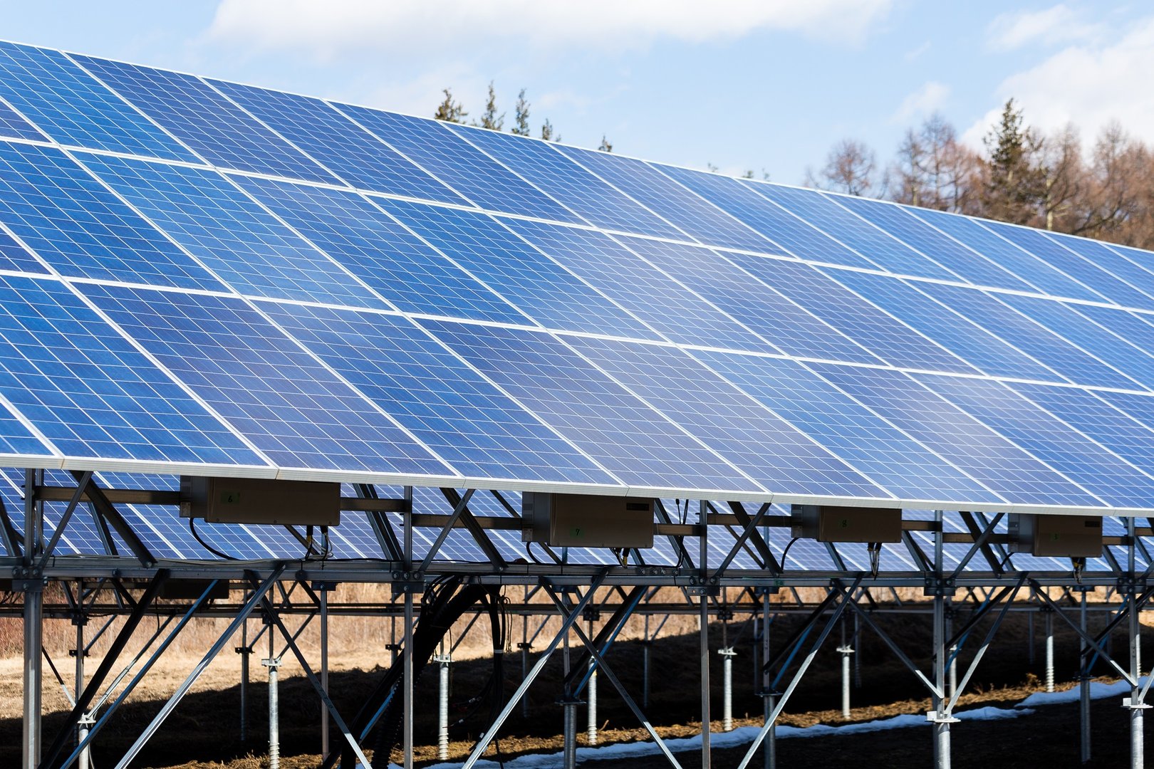 Affordable solar panels with high efficiency