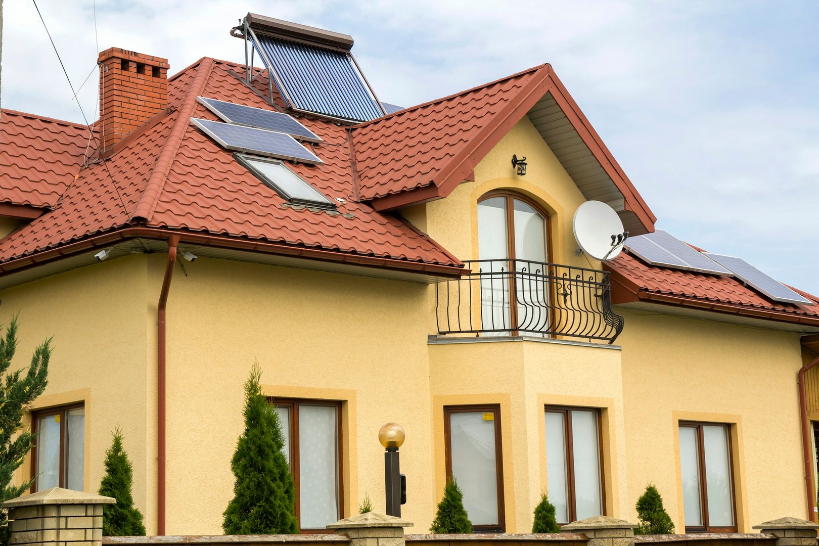 Benefits of Cleaning Solar Panels