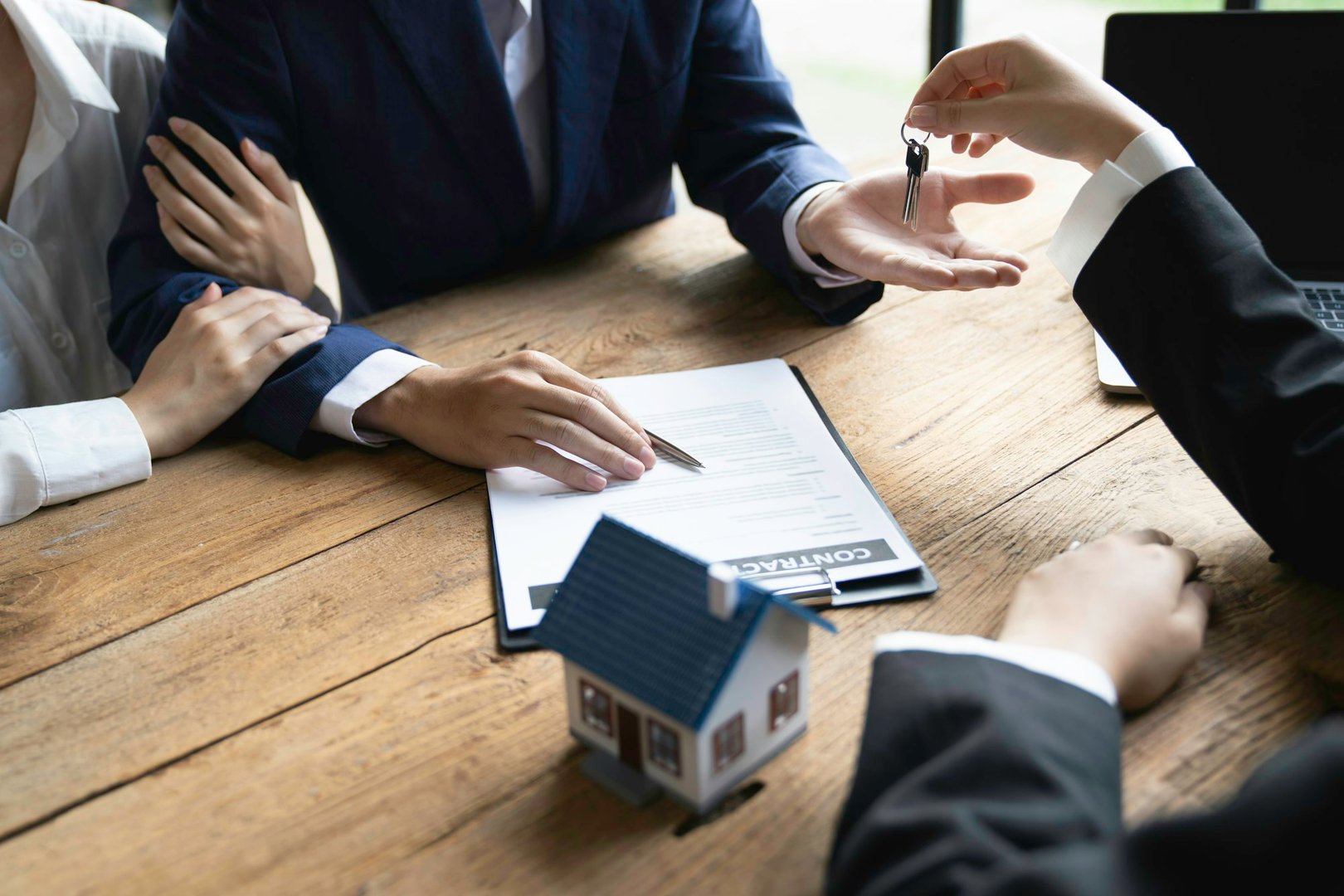 can you roll closing costs into a va loan
va loan closing costs
va loan funding fee
va loan closing process