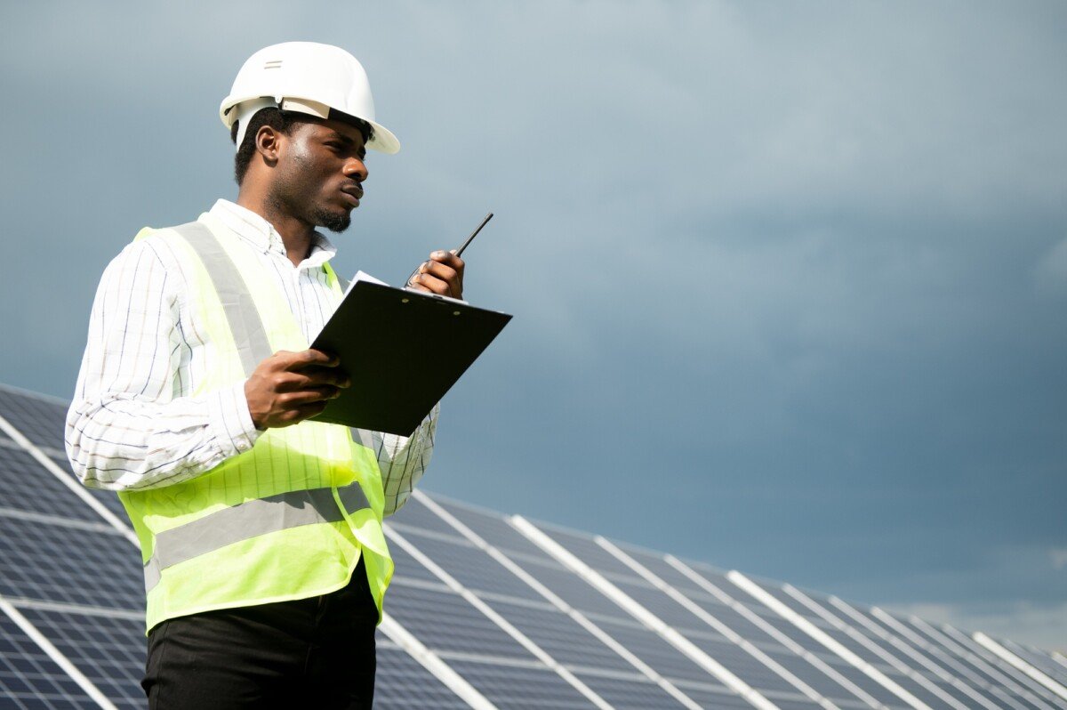 DIY Solar Panel Cleaning Tips