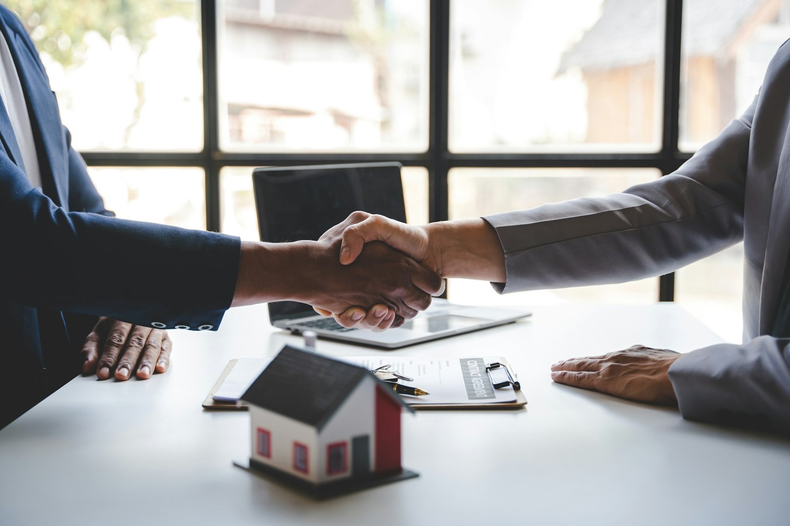 do i pay closing cost with a va loan
va loan closing costs
va loan fees
va loan financing