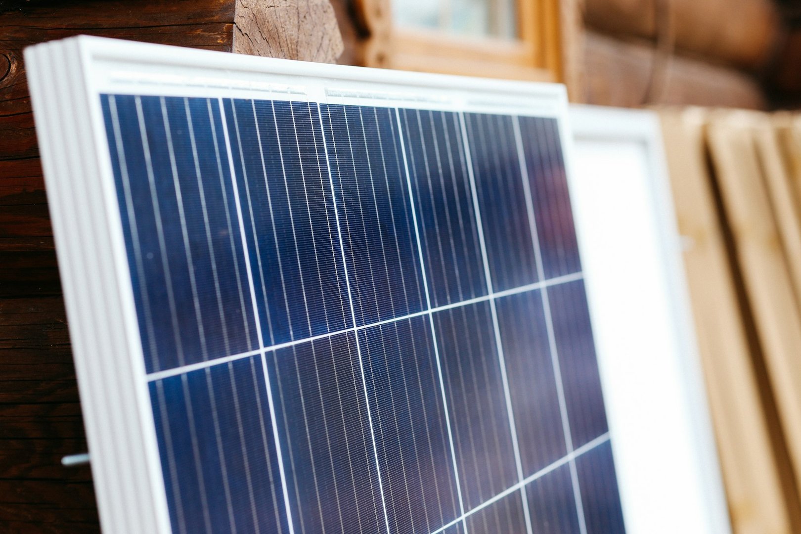 Do solar panels damage roofs
