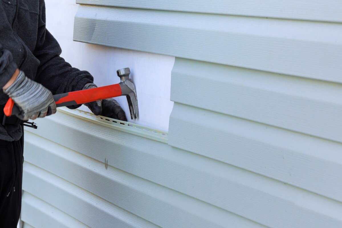 Siding Replacement vs. Repair