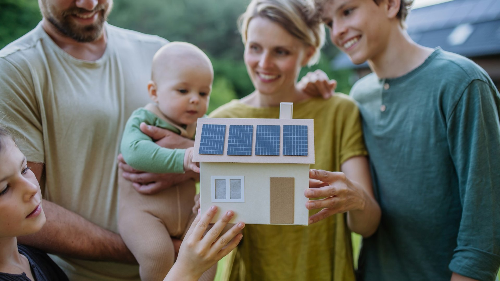job installing solar panels