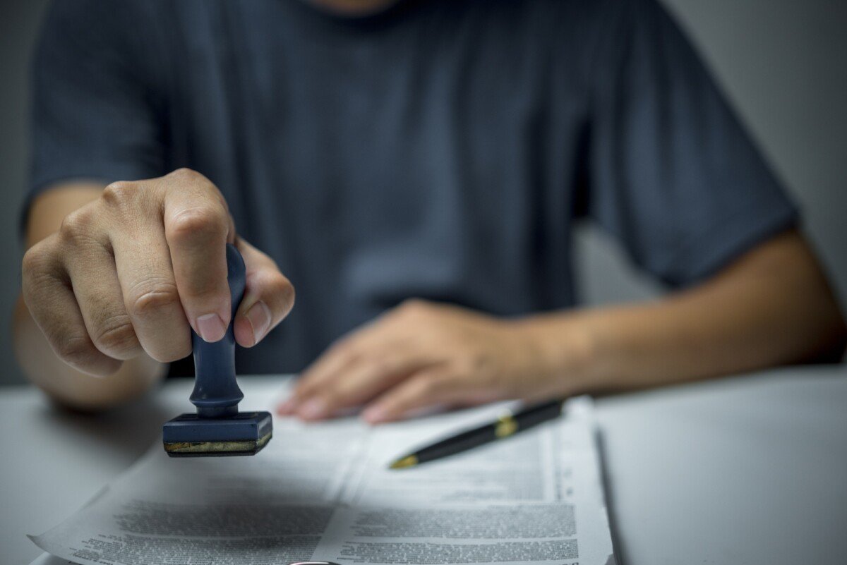 Loan Approval Without a Credit Score