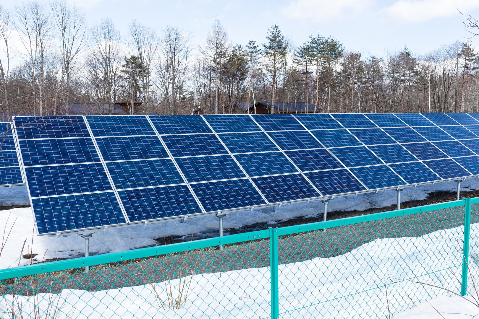 Off-grid solar power plants