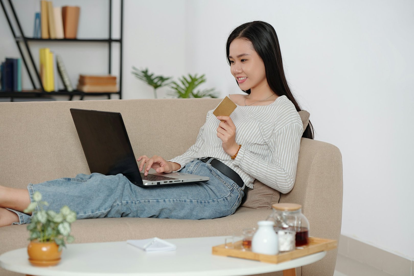 shelly took out a payday loan for $750