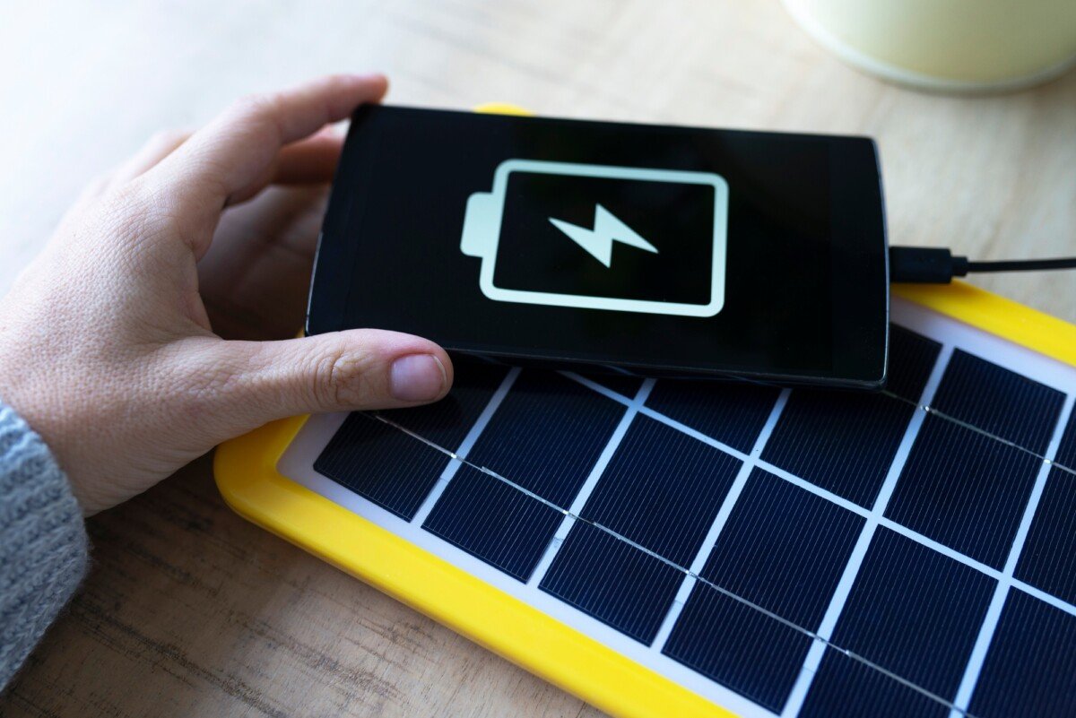 Solar panel kit with battery