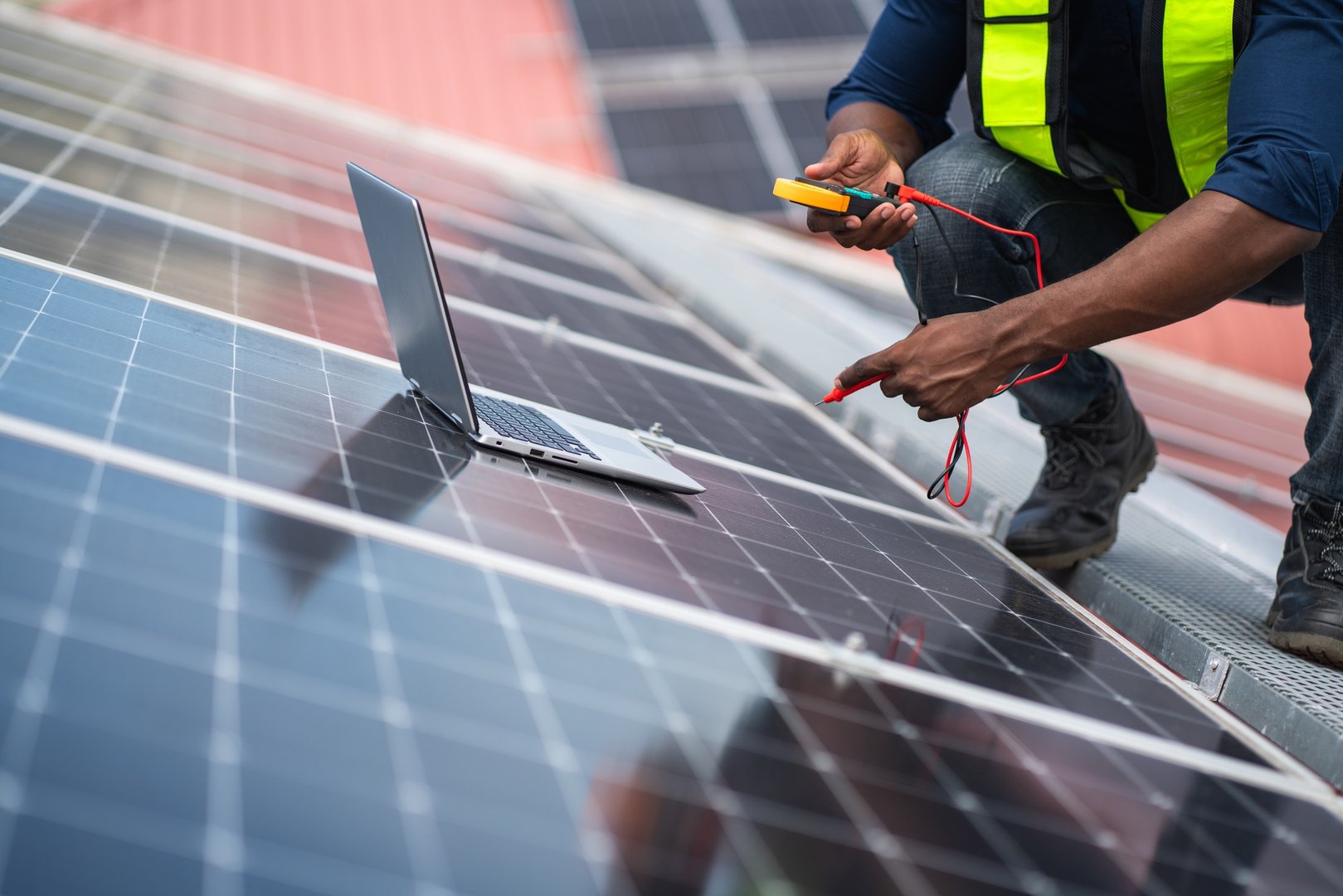 solar panel producers in us
