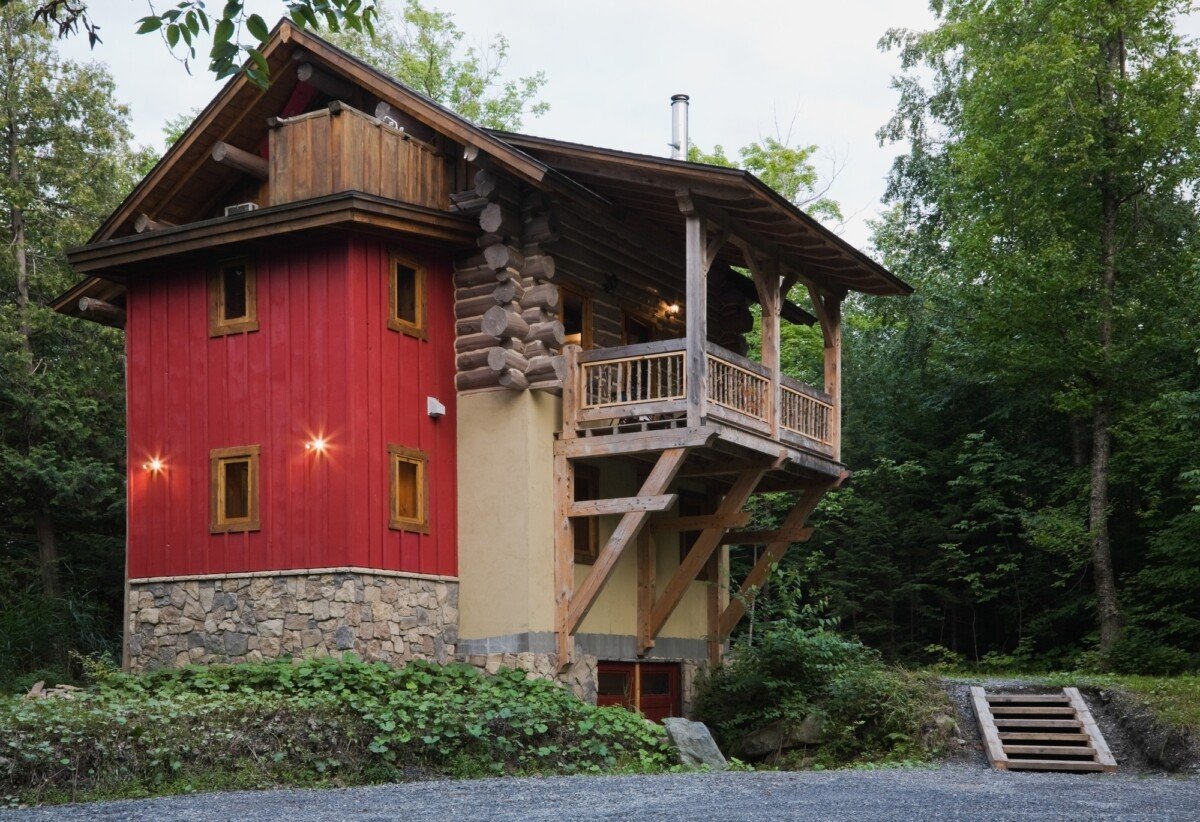Rear view of cottage style log home
