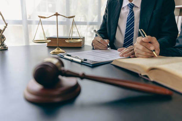 Divorce Lawyer Consultation
