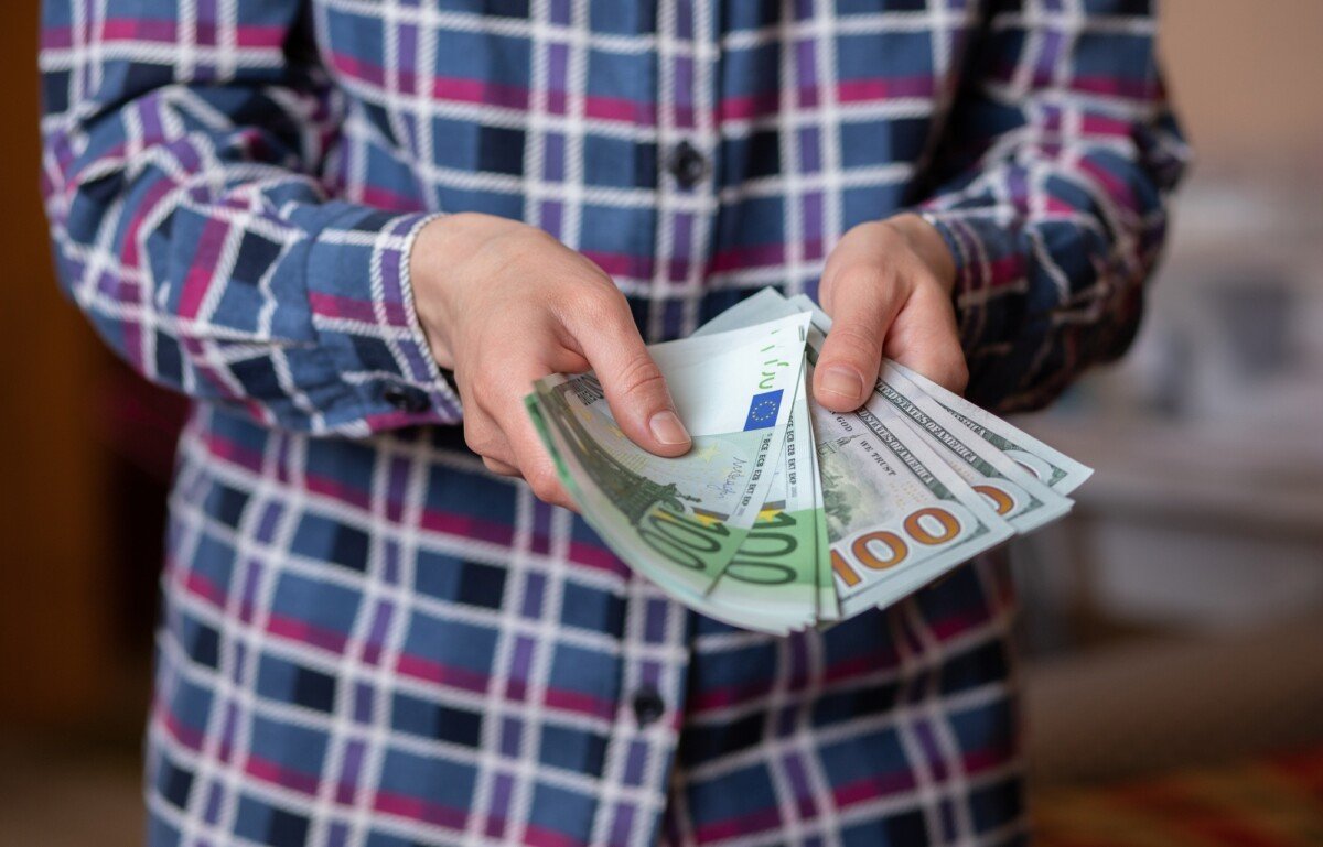 100 Dollar Loan