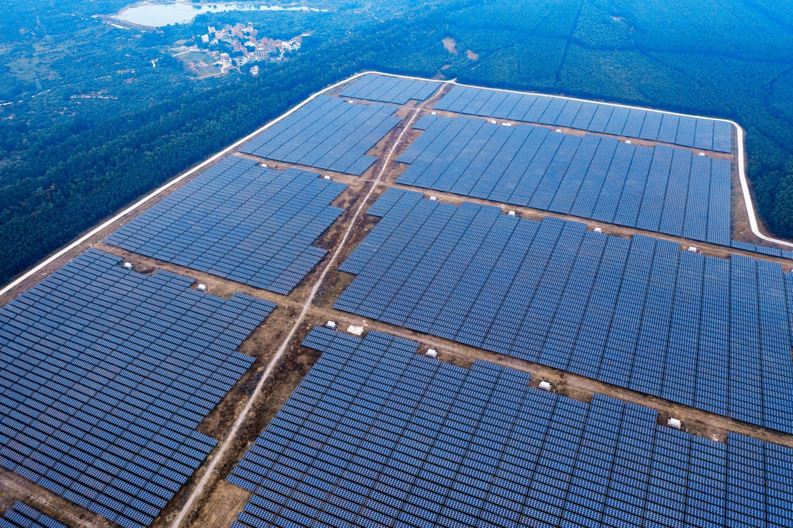 550 watt solar panel dimensions