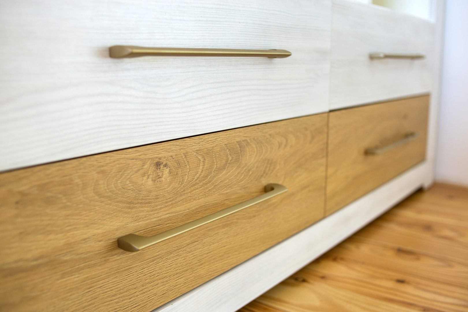 cabinet handles and pulls
