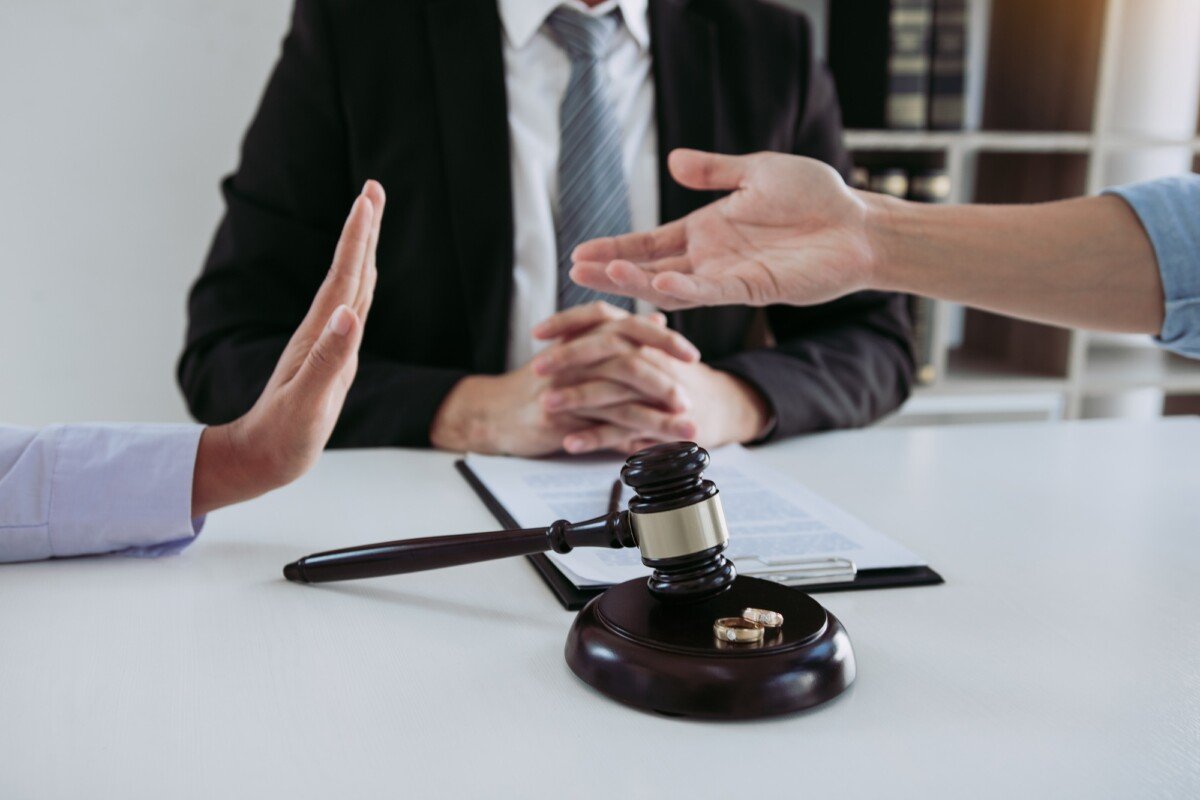 What Does A Divorce Lawyer Do