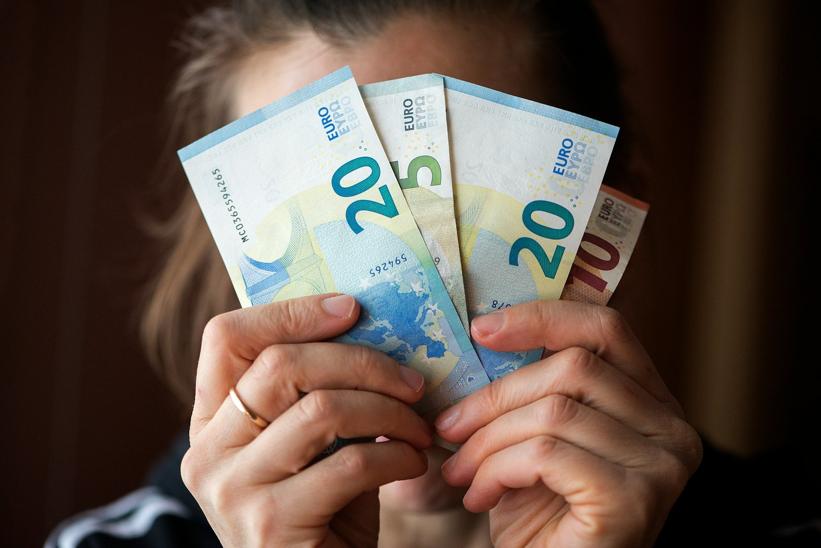Do cash advances have an interest-free grace period?