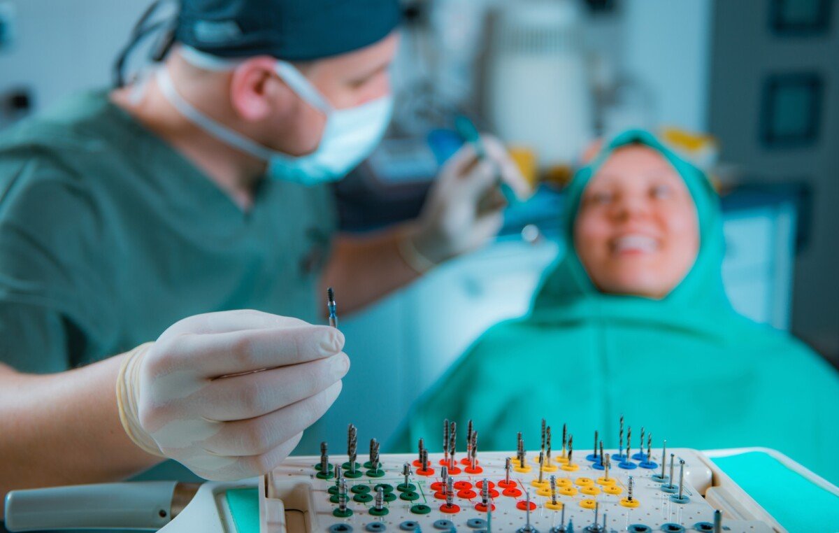 does medicare advantage cover dental implants