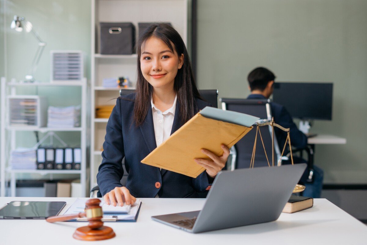 employment lawyer