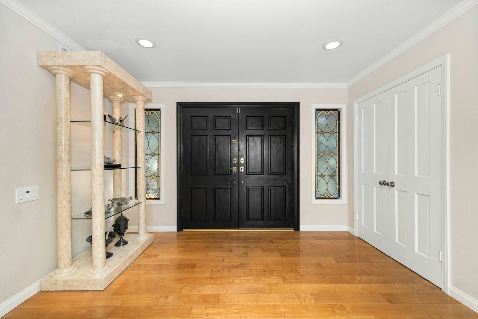 entryway cabinet