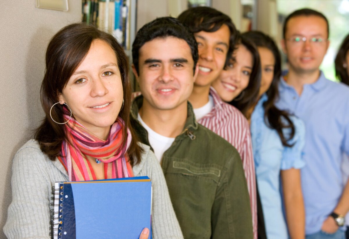 Get step-by-step FAFSA advice for online associate degree students to secure grants and loans