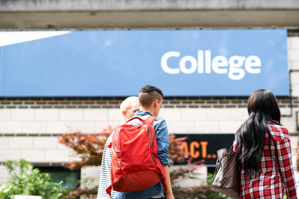 Male and female students strolling on college campus