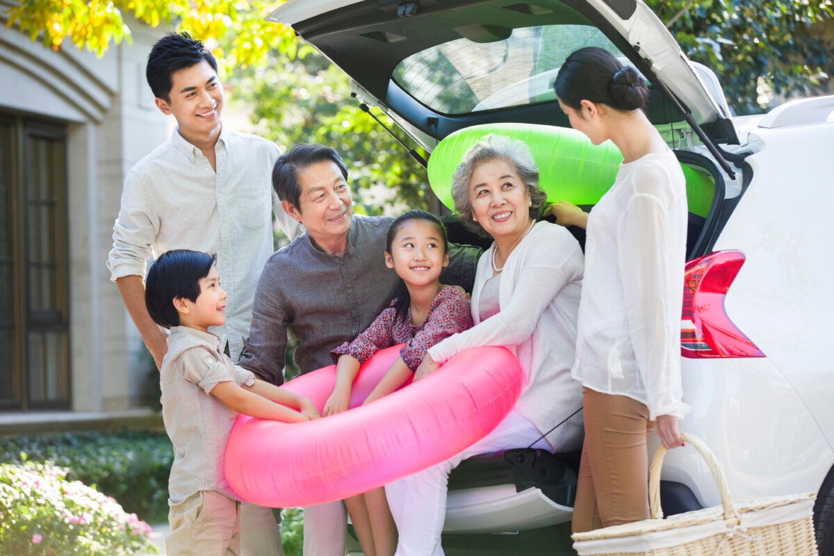 How a Family Plan Auto Insurance Policy Saves You Money