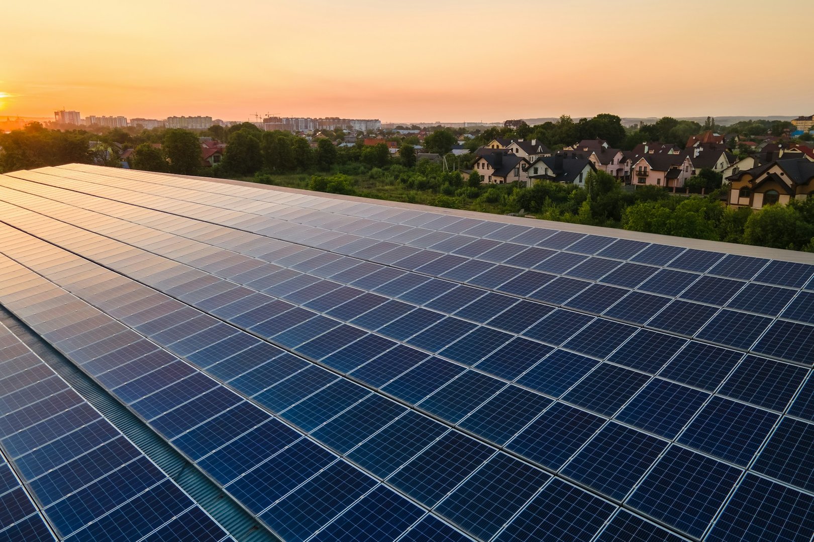 How many amps does a solar panel produce