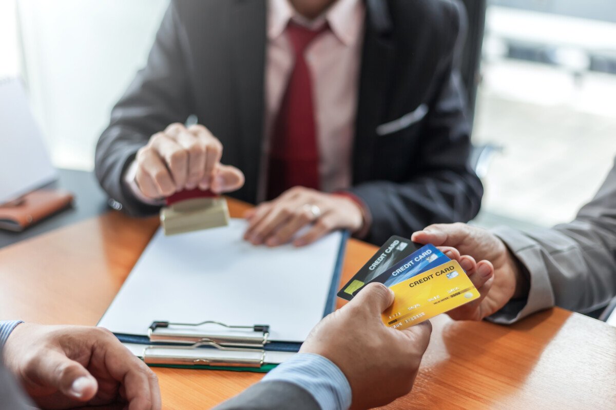 How to Choose the Right Debt Lawyer Near You?
