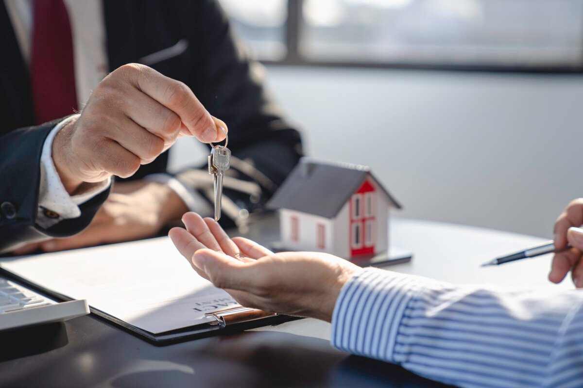 How to Generate and Convert Real Estate Agent Leads in 2026