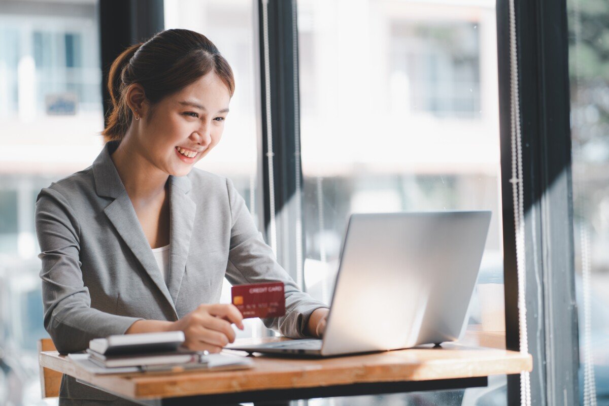 Instant Payday Loans for Low Credit Scores