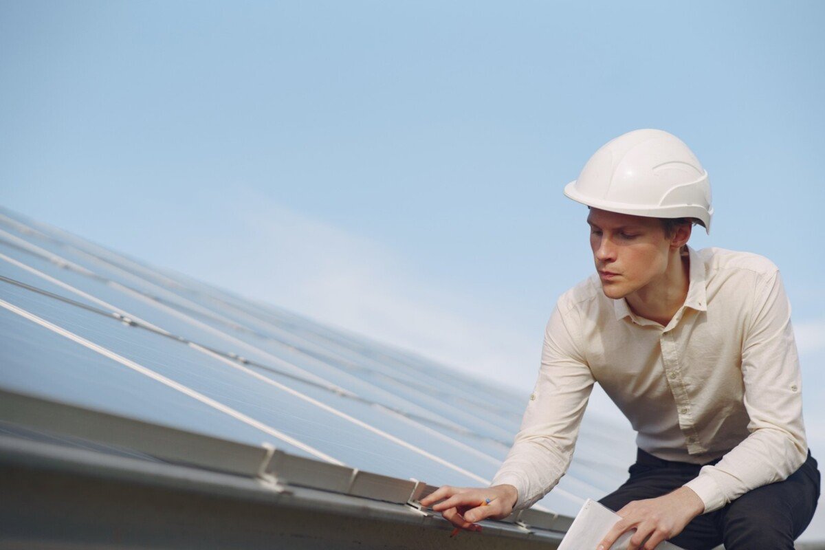 is there a tax credit for solar batteries
