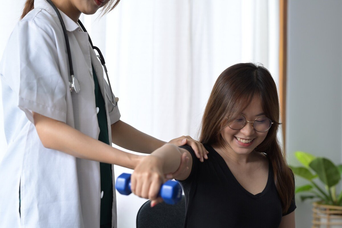 how many physical therapy visits does medicare cover