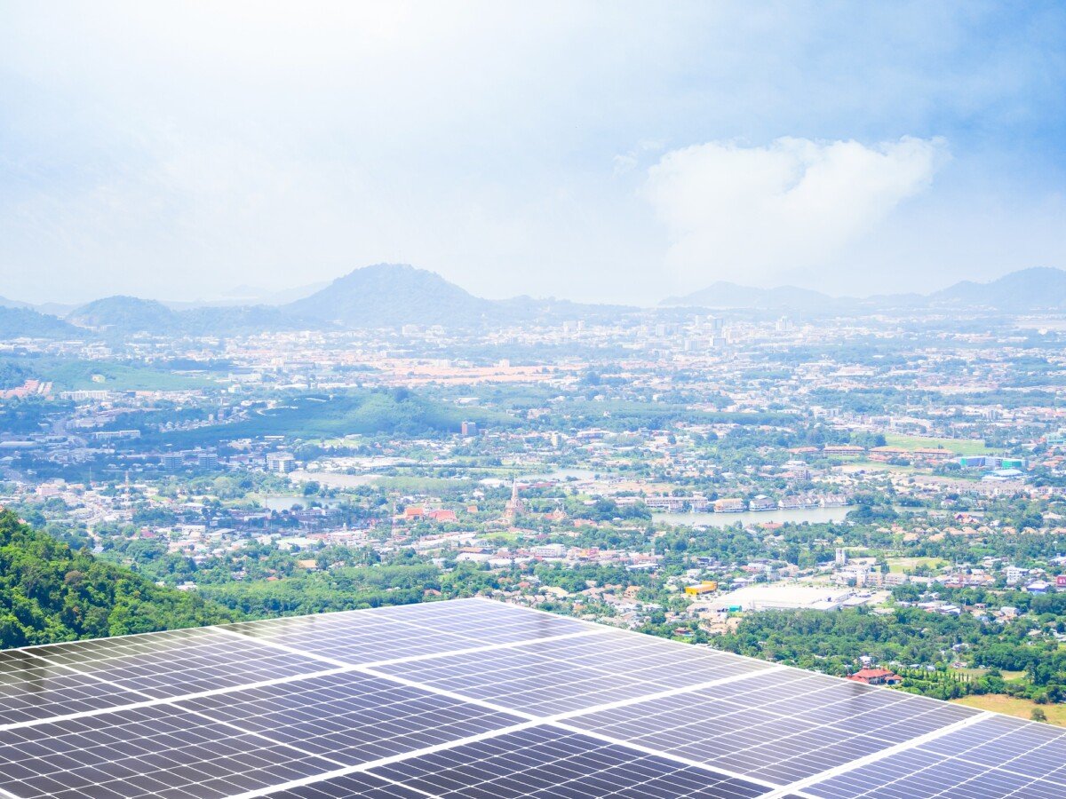 What is the cost of a new inverter for solar panels?