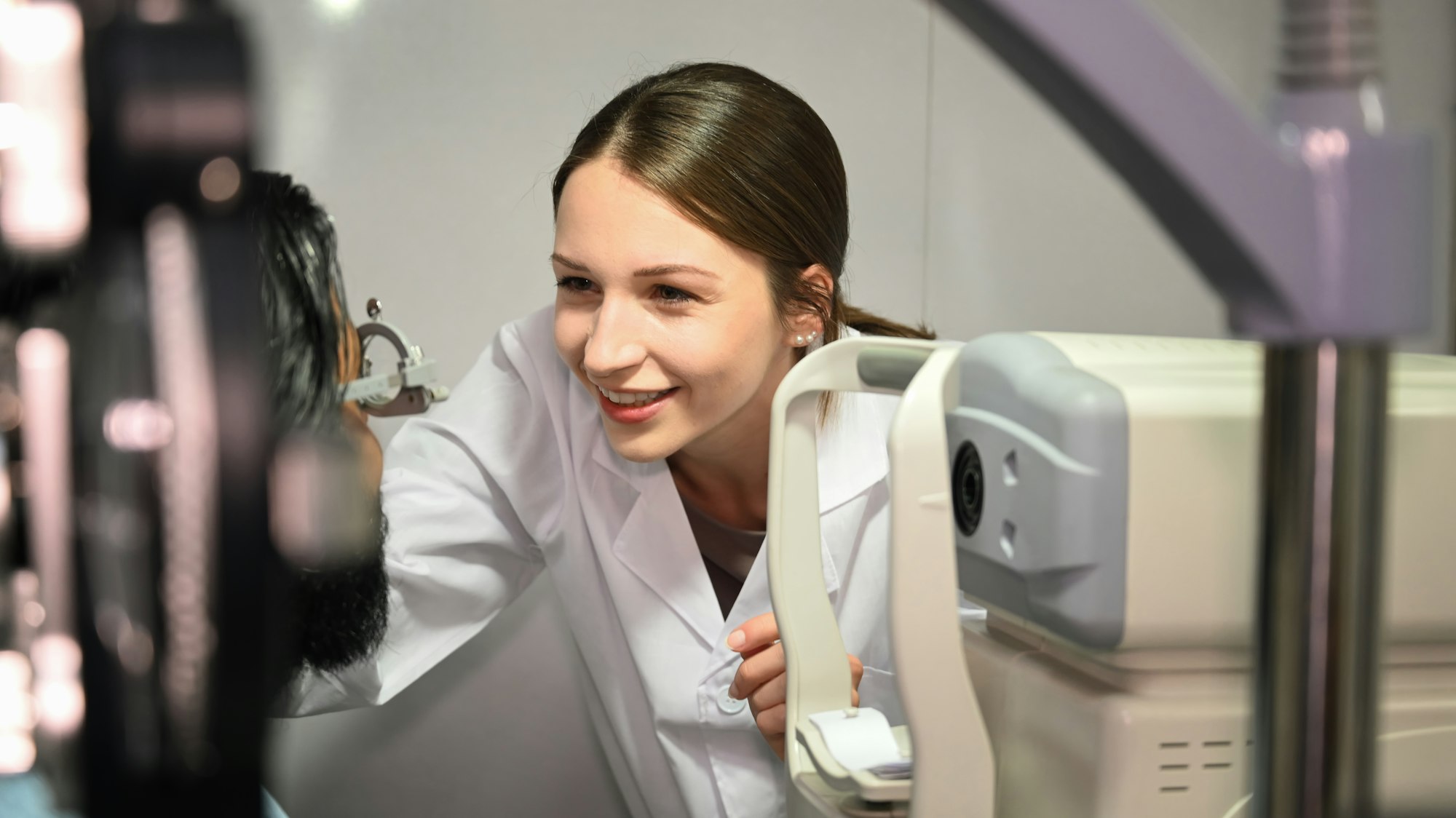 Insider’s Guide to Eye Care: Ophthalmologist vs. Optometrist