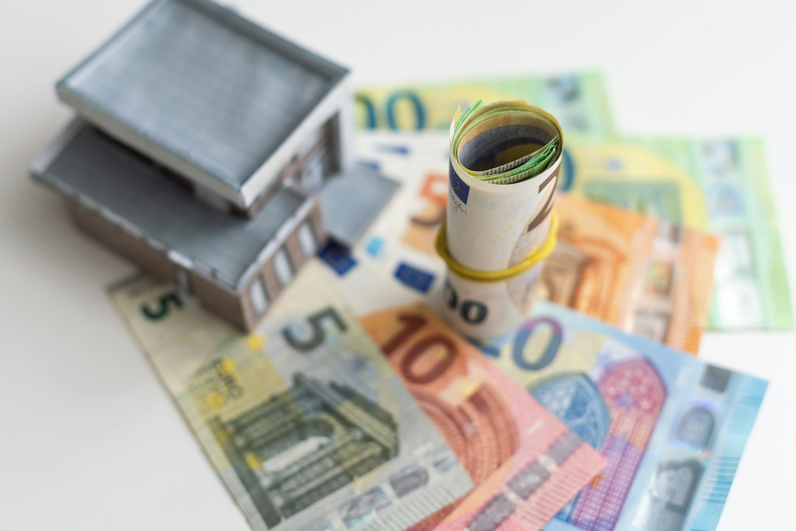 Roofing cost estimation in Montana