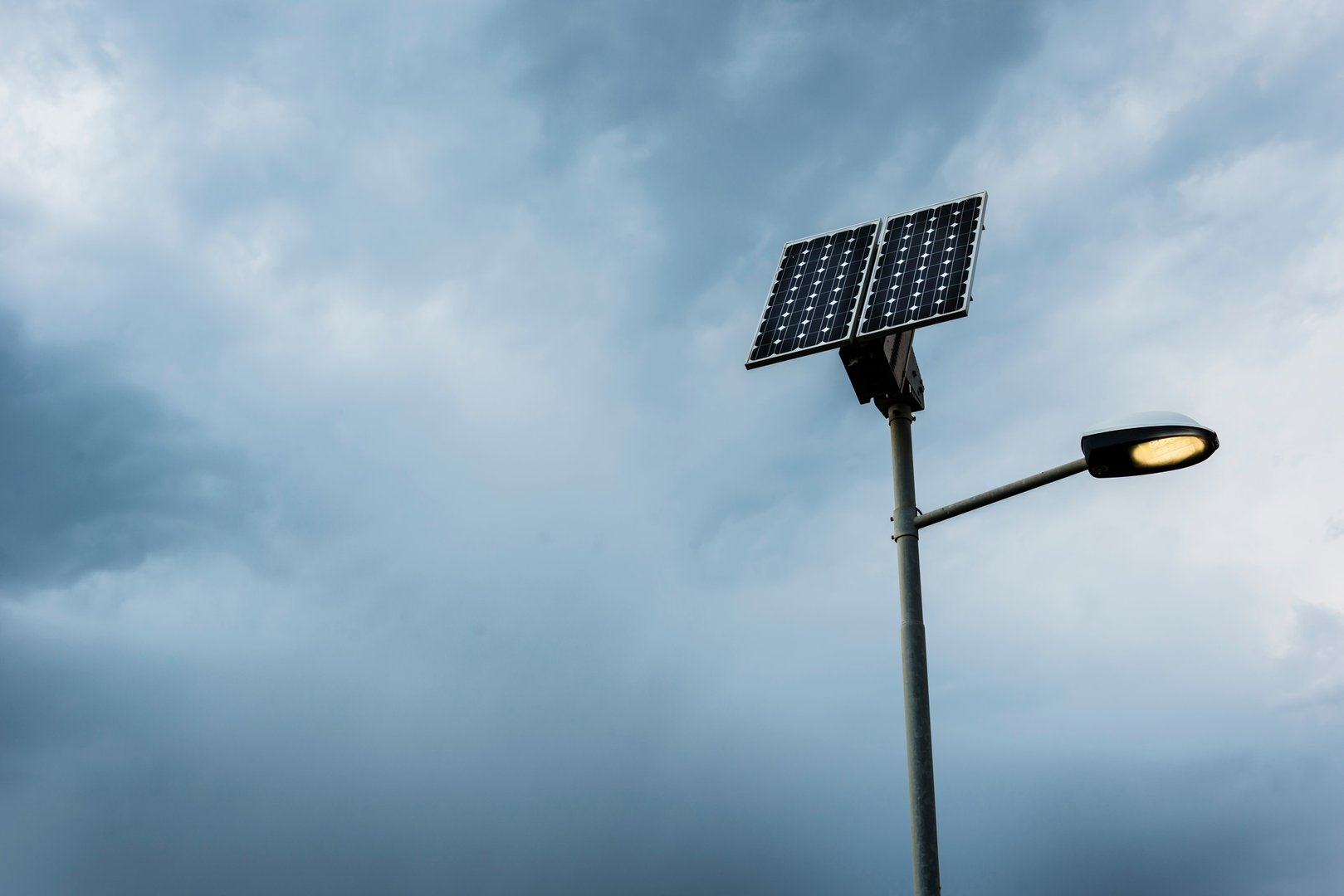 Solar generator vs solar panels