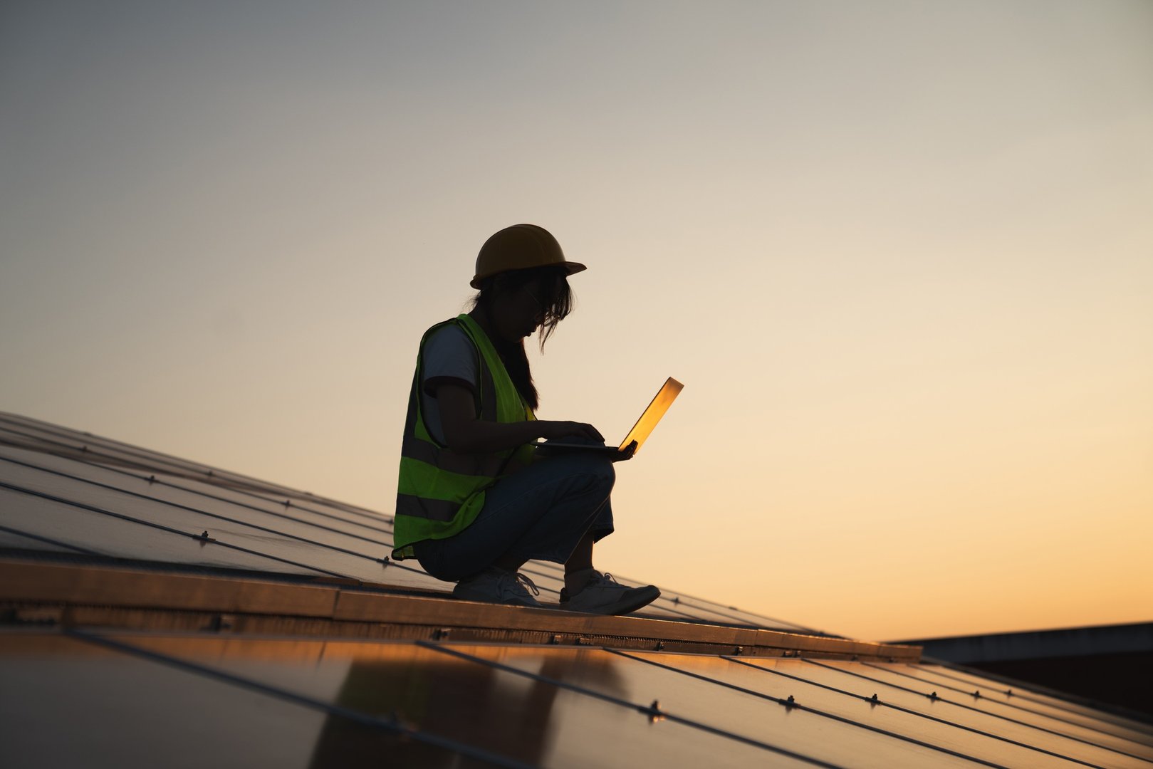 solar panel producers in us