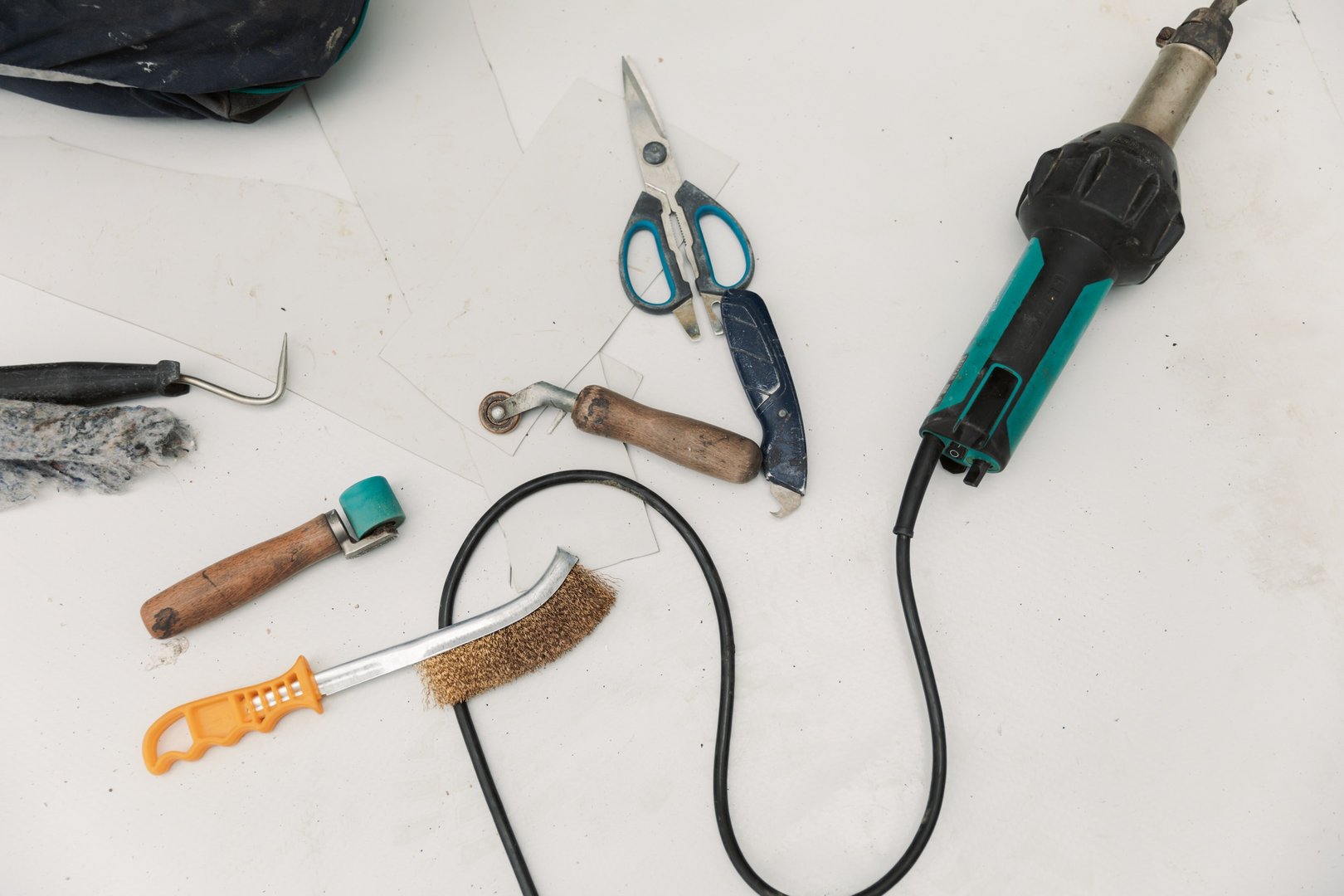 Tool for welding and application of pvc and tpo synthetic membrane