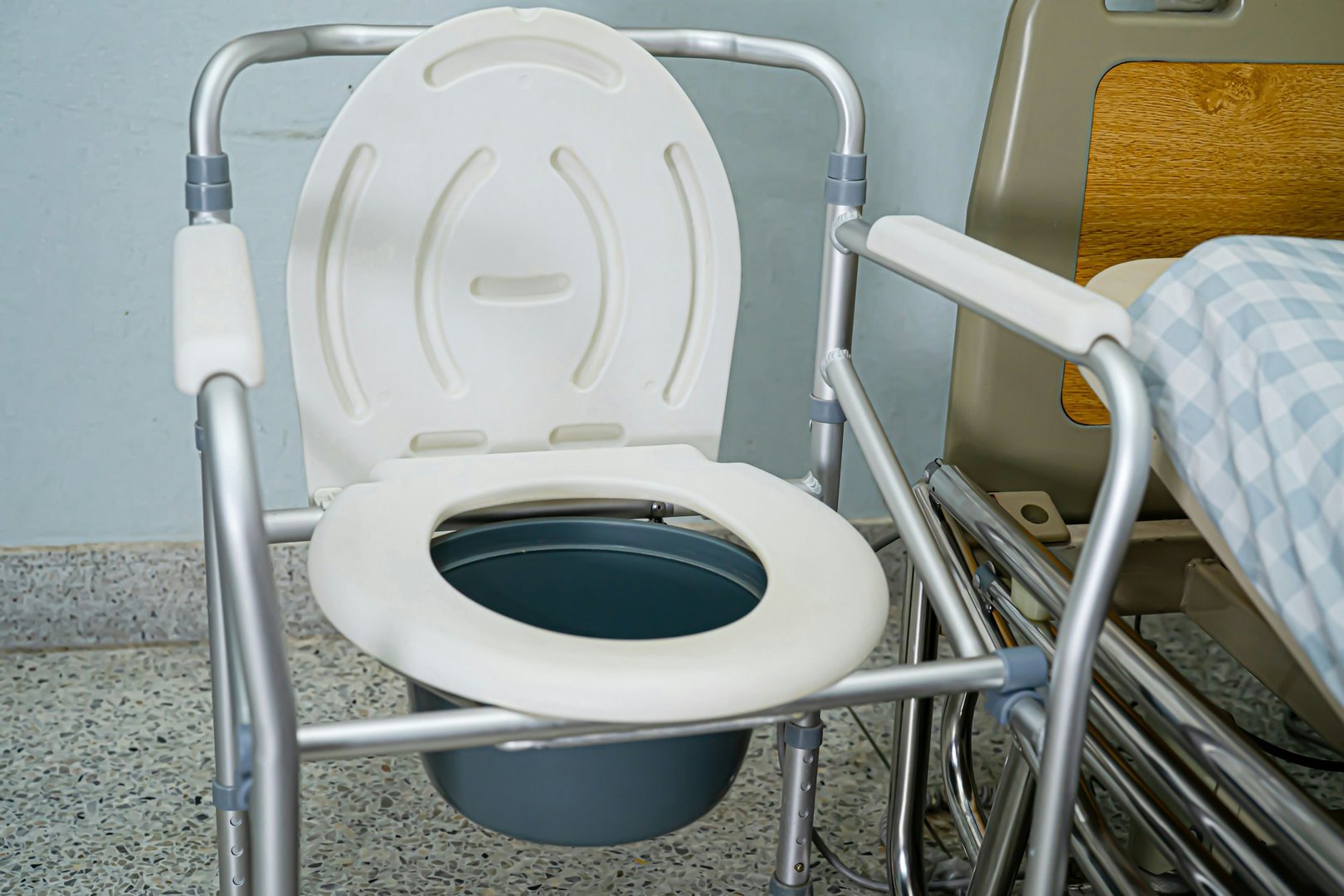 Types of Bedside Commodes