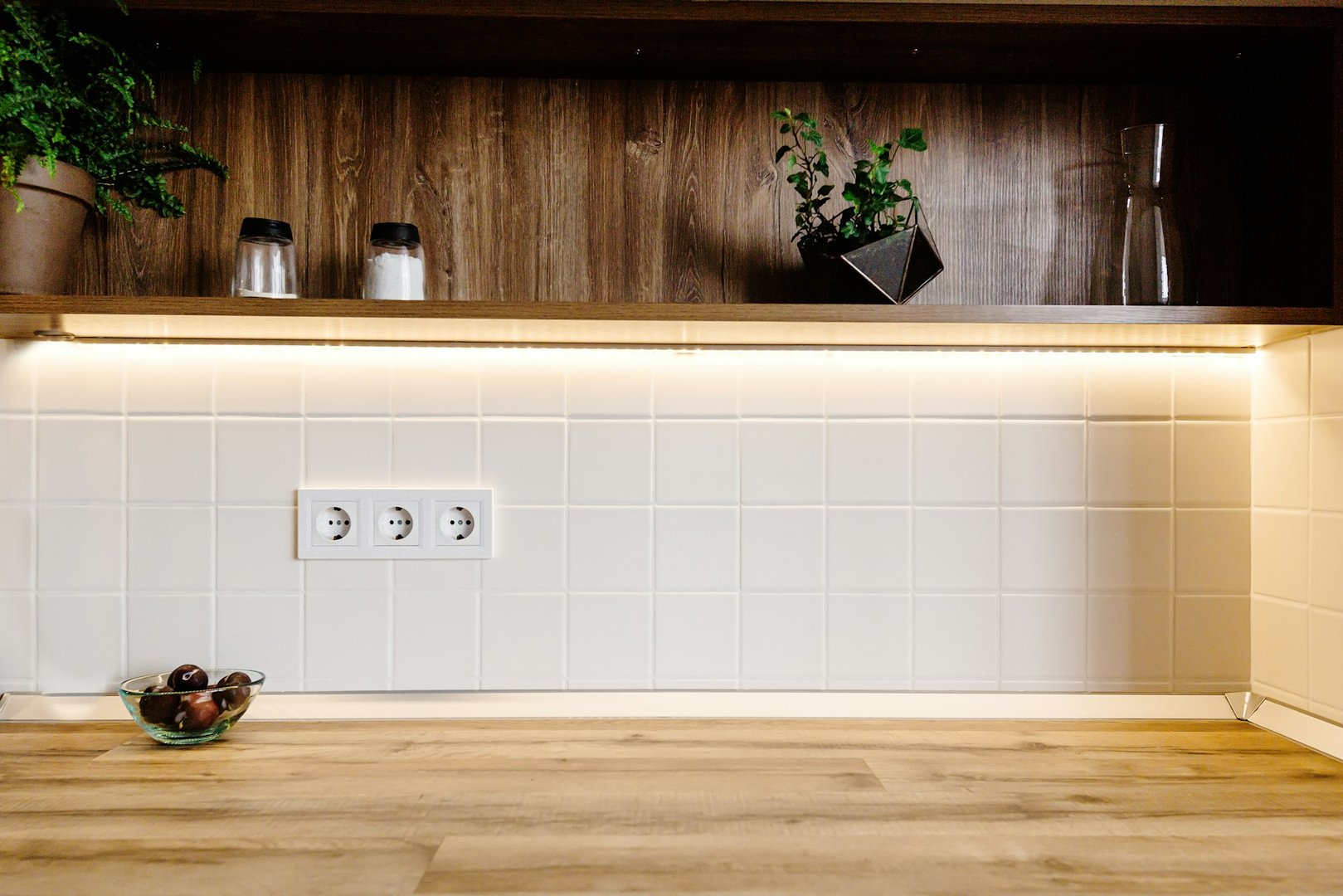 under cabinet lighting