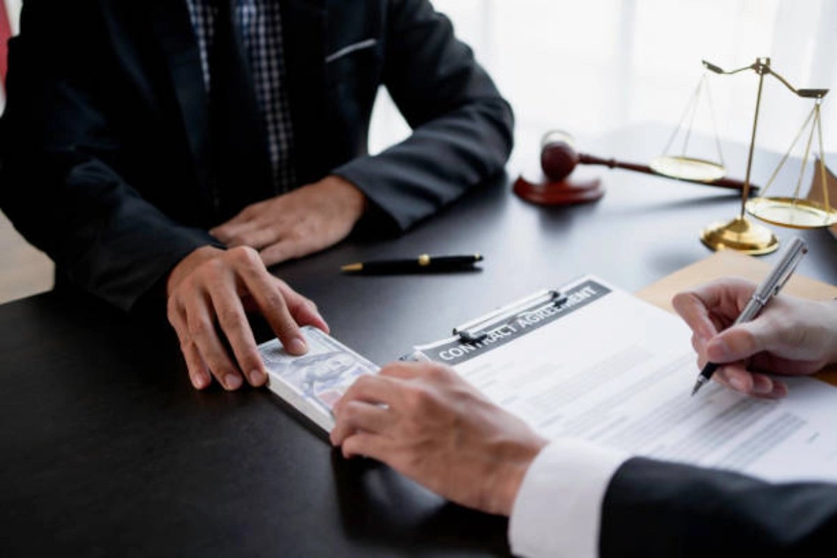 What Does a Personal Injury Lawyer Do? Explained